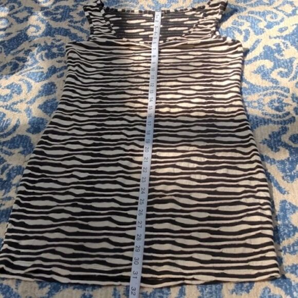 Cute H&M black and white bodycon tight dress spring summer easy outfit wavy patt - Picture 7 of 7